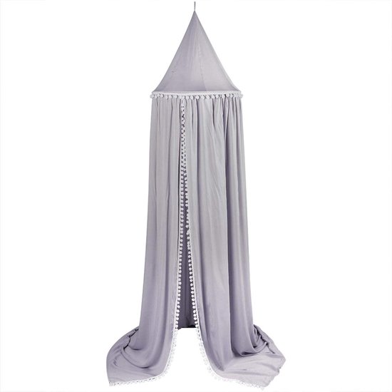 Grijze ronde klamboe met witte pompon-randen, hangend voor een minimalistische look.