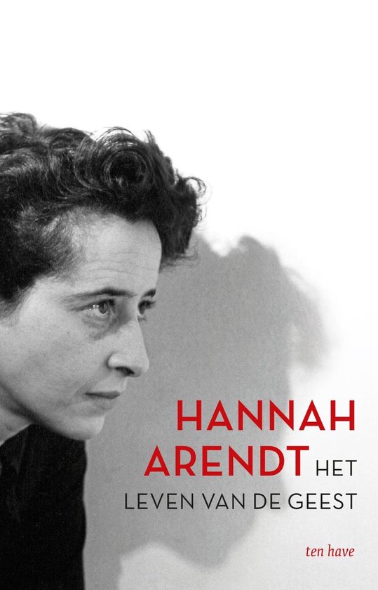Boekomslag met een portret van Hannah Arendt en de titel "HANNAH ARENDT HET LEVEN VAN DE GEEST".