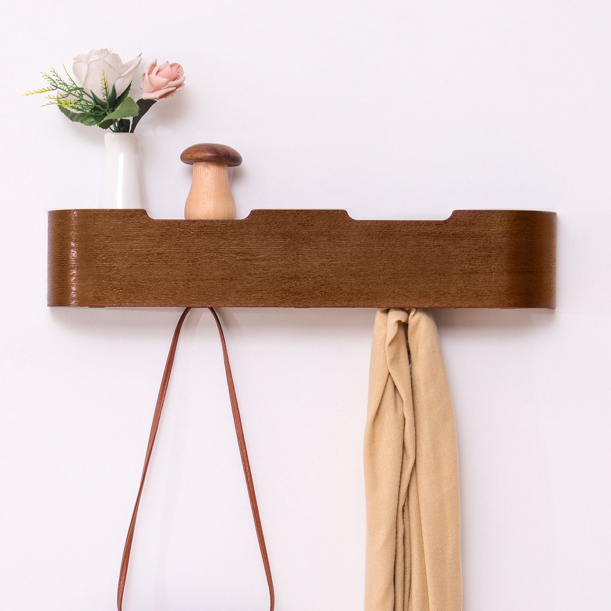 Walnoot houtnerf wandkapstok met bovenste opbergplank, 5 ingebouwde metalen haakjes, muurbevestigbare wandplank voor hal, slaapkamer en badkamer, afmeting 53x10x7,5cm