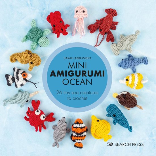 Boekomslag 'Mini Amigurumi Ocean' met gehaakte zeedieren in een cirkel rond de titel. Met o.a. een schildpad, octopus, krab, visjes en zeepaardje.