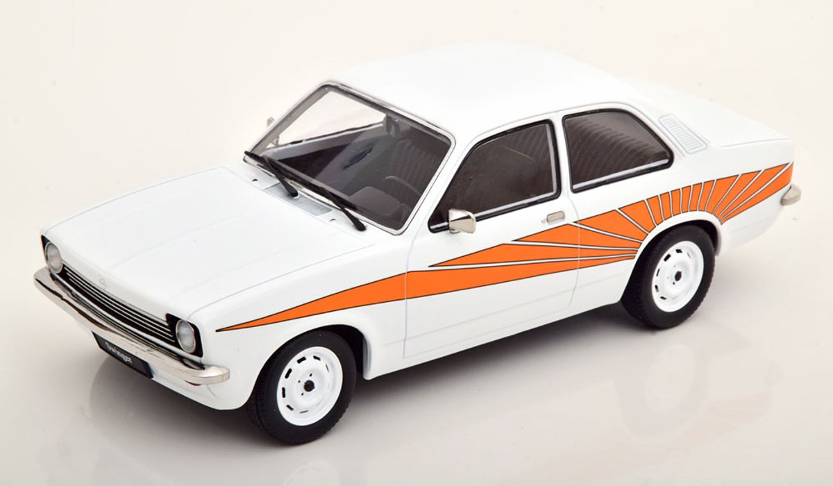 Modelauto Opel Kadett C Swinger 1975 white/orange - Schaal 1:18