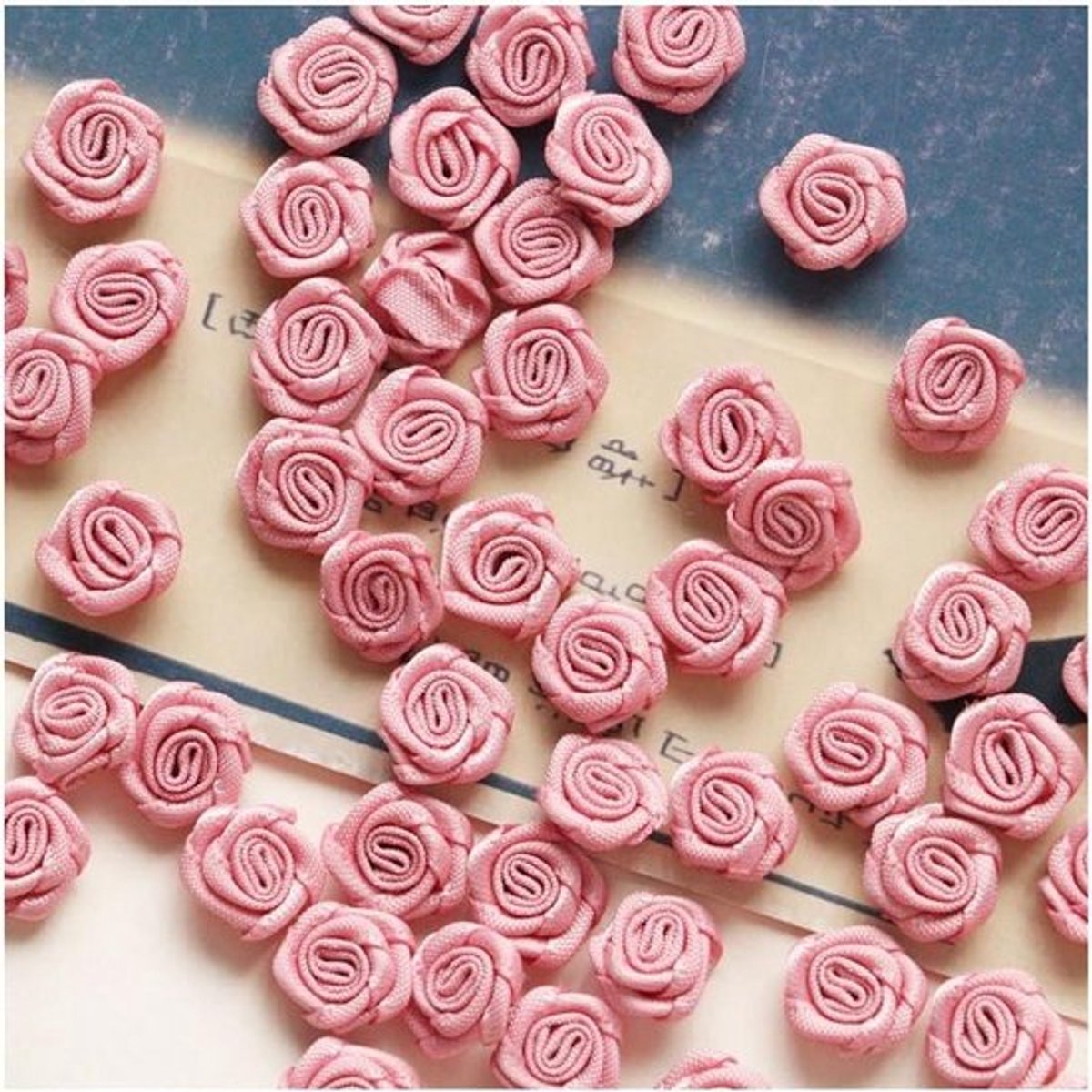 100 stuks mini satijnen rozen 10 mm - kunstbloemen decoratie doe-het-zelf.