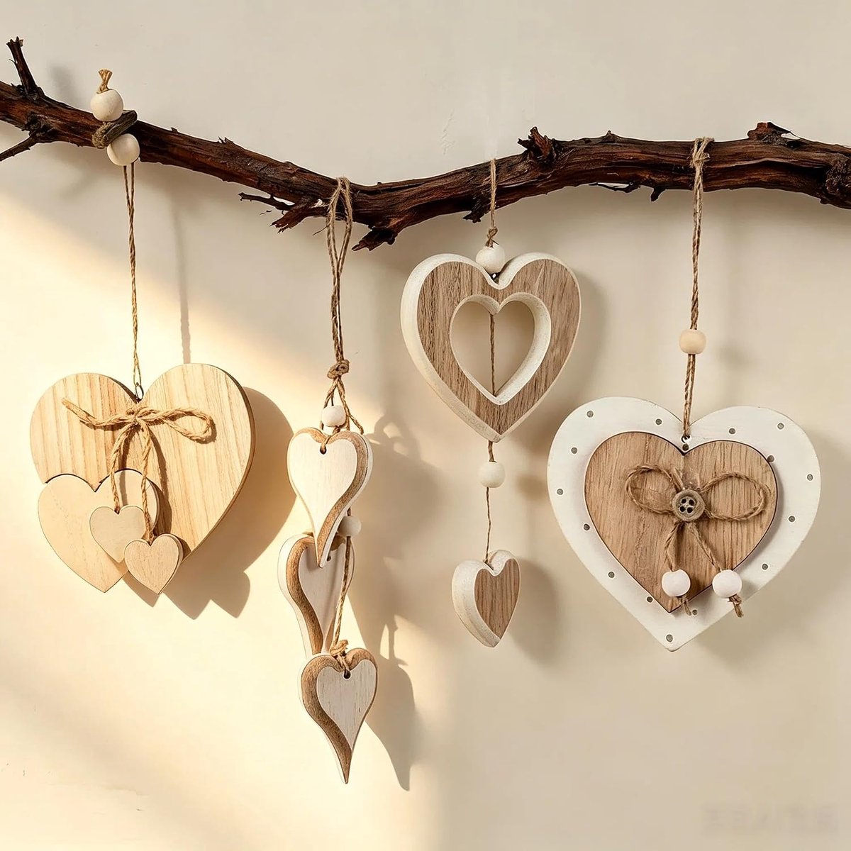 SnelShoppen - 4 Stuks Houten Hart Hangers, Raamdecoratie, Decoratieve Hangers in Hartvorm voor Vensters, Kamer, Bruiloft en Tafelversiering - Natuurli