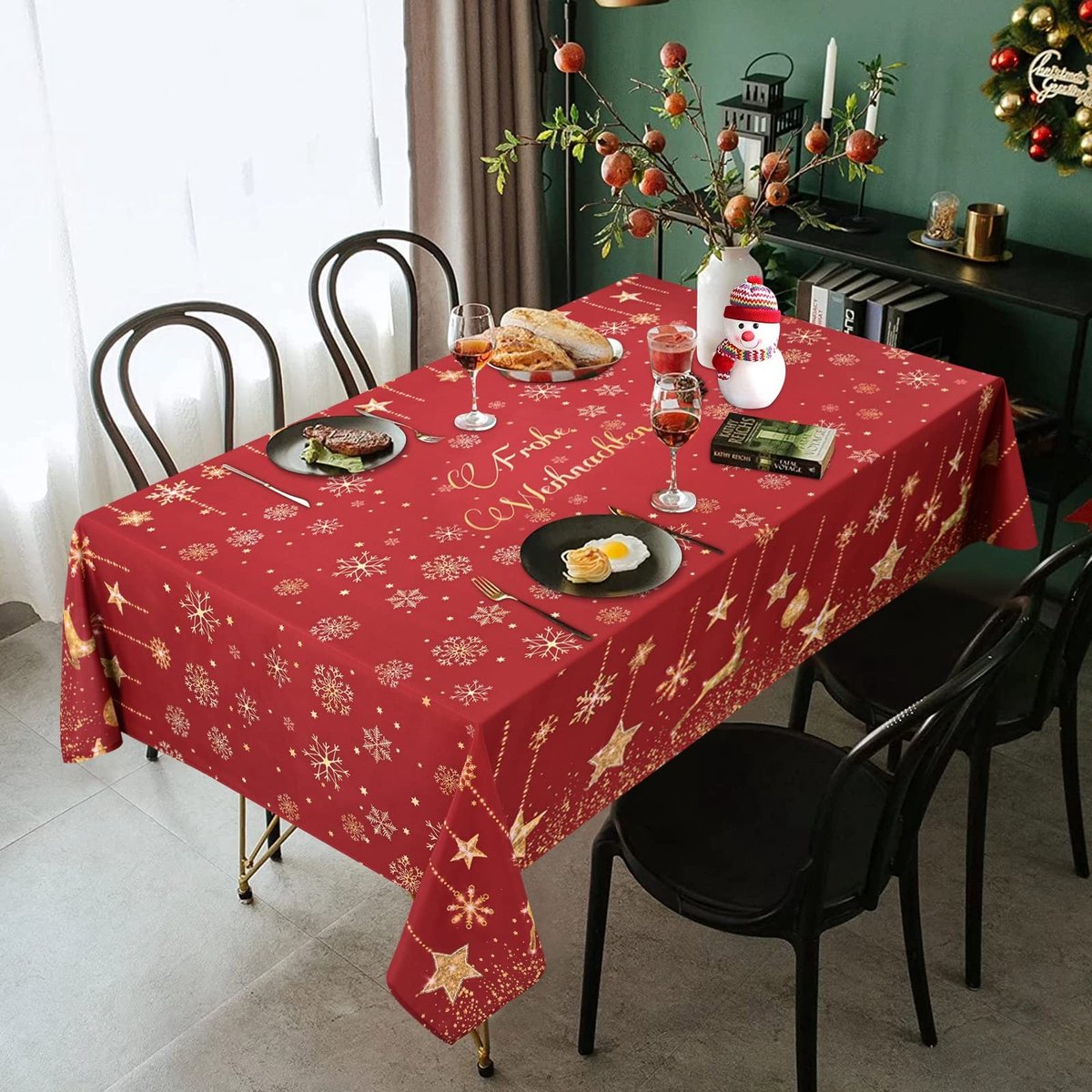 Dailygoods- Tafelkleed Afwasbaar 140 x 200 cm - Tafelkleed Waterdicht - Tafelkleed Outdoor - Tafelkleed Rood - Tafelkleed met Gouden Patroon - Kerstdecoratie met Sterren en Sneeuwvlokken - Tafeldoek