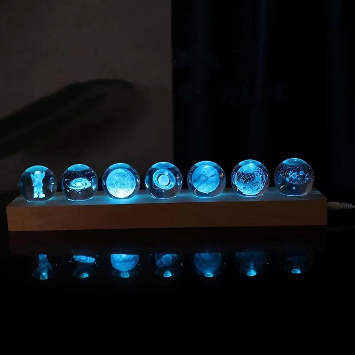 Omgoods - 3D Kristallen Nachtlampje met USB Oplader en Houten Basis