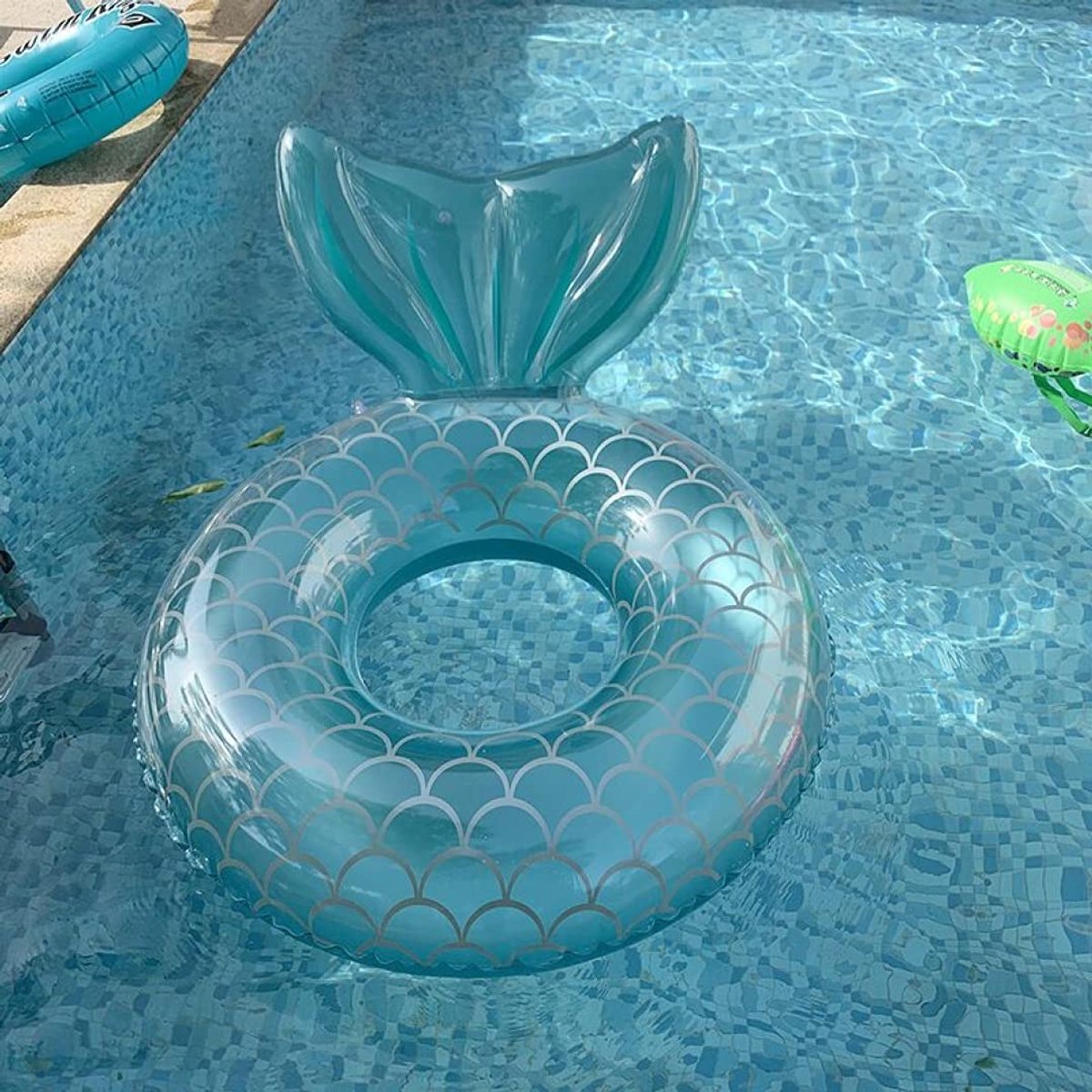 SnelShoppen - Zwemring voor volwassenen 105 cm - Opblaasbare enorme luchtmatras voor zwembad, strand, feest, waterpret, kleurrijk en comfortabel water
