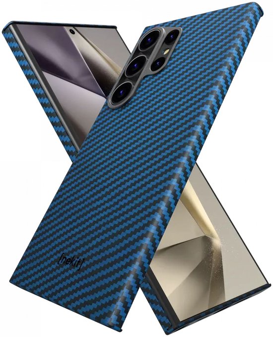 Blauw Neket Fiber telefoonhoesje met zwart rasterpatroon, naast een smartphone.