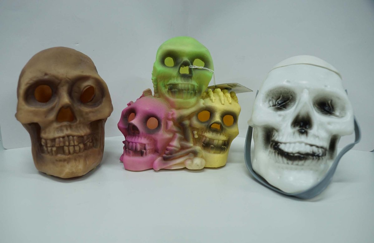3 Decoratie schedels met licht - halloween doodskoppen - halloween decoratie - halloween artikelen - 3 verschillende doodskoppen - feestartikel voor Halloween - griezel feest - halloween party - halloween aankleding