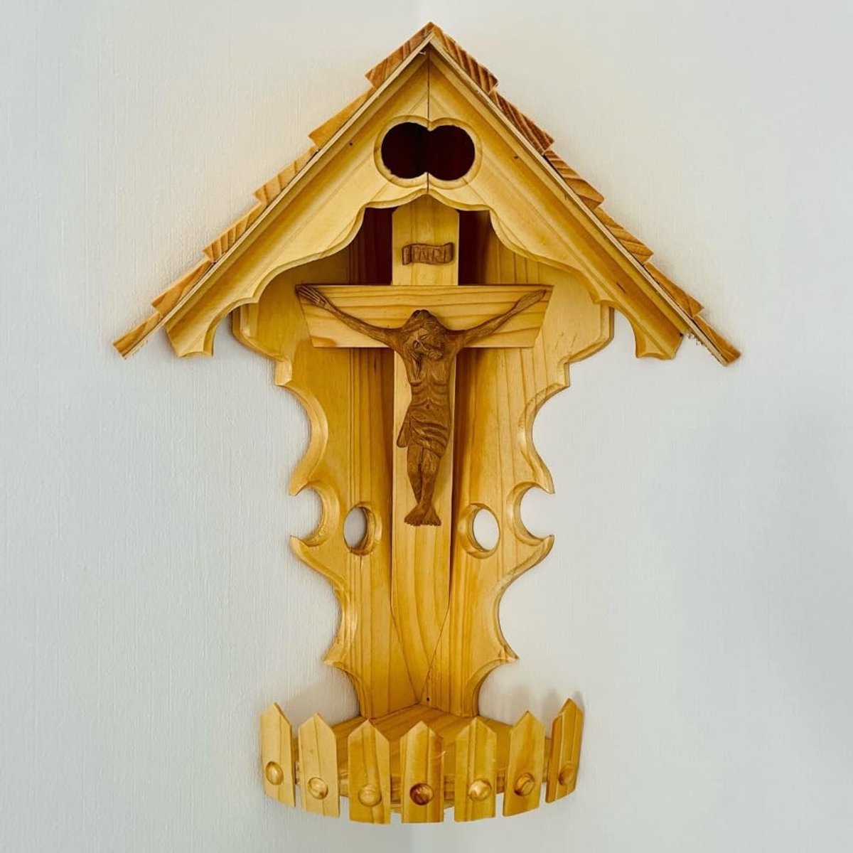 Solidchoice - Handgemaakt Houten Hoekkruis met Jezus Christus Beeld