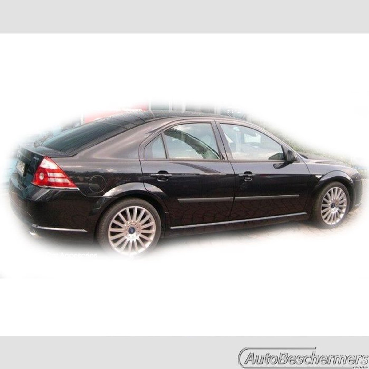 Stootlijsten set zwart voor Ford Mondeo 10.2000-05.2007. De stootstrips zijn zelfklevend. Set a 4 stuks (#0003)