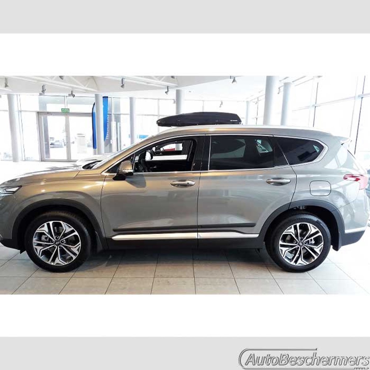 Stootlijsten set zwart voor Hyundai Santa Fe 09.2019-. De stootstrips zijn zelfklevend. Set a 4 stuks (#0003)