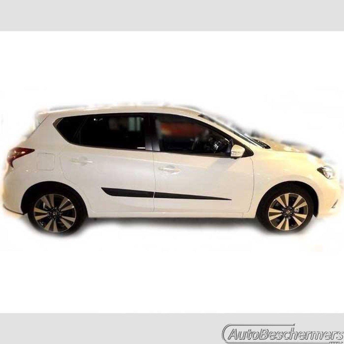 Stootlijsten set zwart voor Nissan Pulsar 2014-. De stootstrips zijn zelfklevend. Set a 4 stuks (#0042)