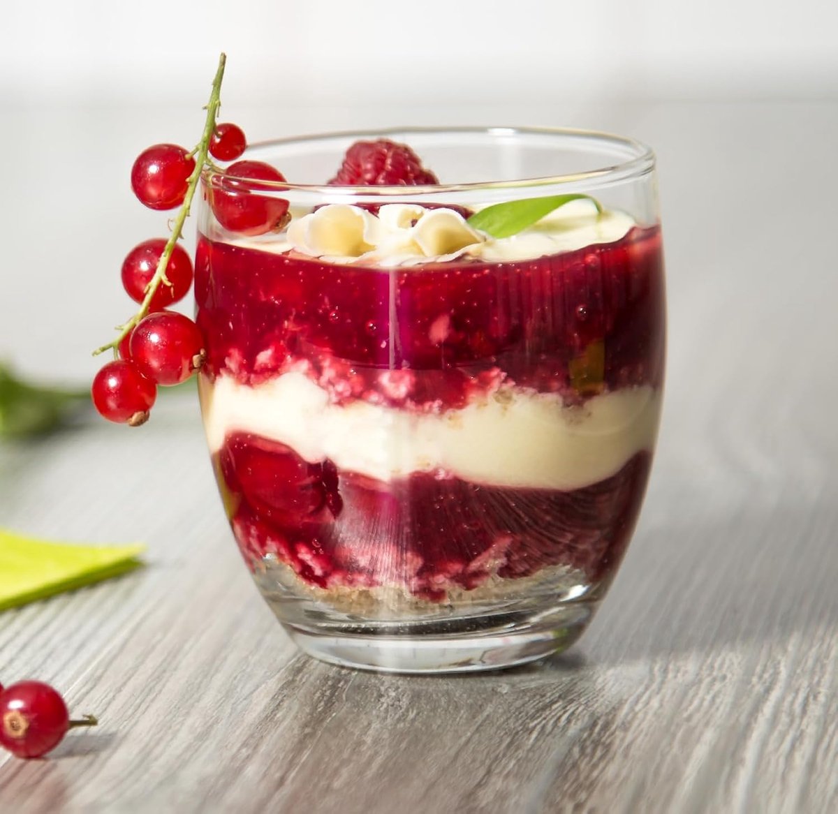 SnelShoppen - Set van 12 Dessertglazen - 245 ml - Hoogte 81 mm - Diameter 72.5 mm - Vaatwasserbestendig - Perfect voor Feestjes, Restaurants, en Dips