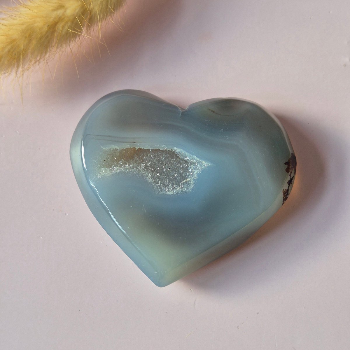 Druzy Grijze Agaat Edelsteen Hart – Inclusief Standaard - 86g