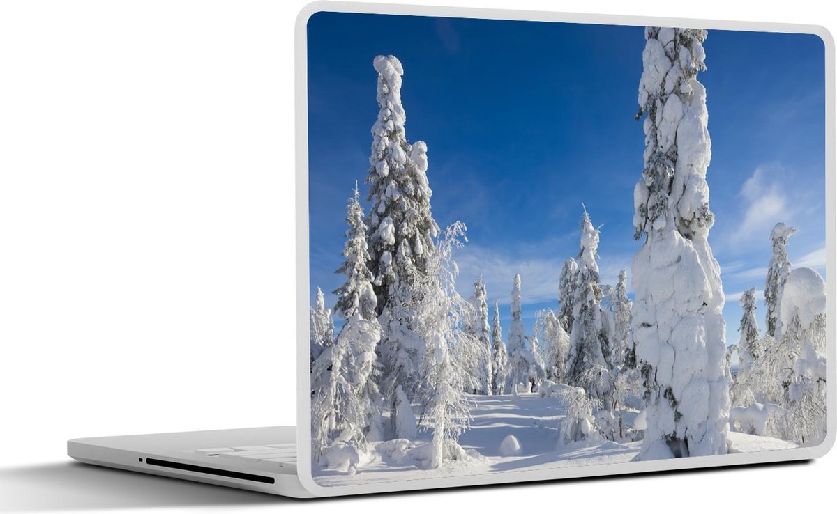Afbeelding van product SleevesAndCases  Laptop sticker - 10.1 inch - Een blauwe lucht boven het winterse landschap in Lapland