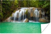 Poster Een waterval met groene omgeving in het Nationaal park Erawan in Thailand - 120x80 cm