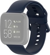 By Qubix geschikt voor Fitbit Versa 1 - 2 & Lite siliconen sportbandje met gespsluiting - Donkerblauw - Maat: Small Smartwatchbandje bandje Armband