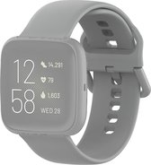 By Qubix geschikt voor Fitbit Versa 1 - 2 & Lite siliconen sportbandje met gespsluiting - Grijs - Maat: Large Smartwatchbandje bandje Armband Polsband