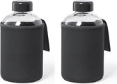 2x Stuks glazen waterfles/drinkfles met zwarte softshell bescherm hoes 600 ml - Sportfles - Bidon