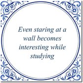 Tegeltje met standaard - Even staring at a wall becomes interesting while studying