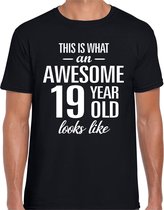 Awesome 19 year - geweldige 19 jaar cadeau t-shirt zwart heren -  Verjaardag cadeau M