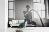 Papier peint photo vinyle - Une femme fait de l'exercice avec deux cordes largeur 330 cm x hauteur 220 cm - Tirage photo sur papier peint (disponible en 7 tailles)