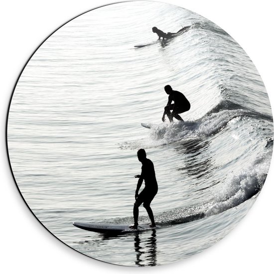 Dibond Wandcirkel - Surfers op Golven in de Zee - 30x30cm Foto op Aluminium Wandcirkel (met ophangsysteem)