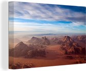 Canvas Schilderij Overzicht het rode gesteente van Wadi Rum - 30x20 cm - Wanddecoratie