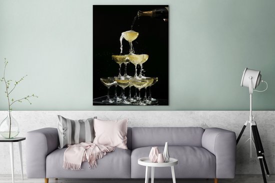 Versez des boissons chères sur des verres empilés 90x120 cm - Tirage photo sur toile (Décoration murale salon / chambre)