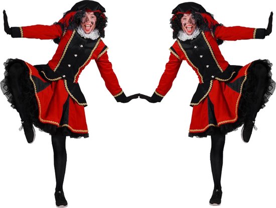 Twee vrouwen in rood-zwart pietenpak met zwarte pruiken en glitter.