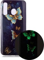 Voor Samsung Galaxy A20 Lichtgevende TPU zachte beschermhoes (dubbele vlinders)