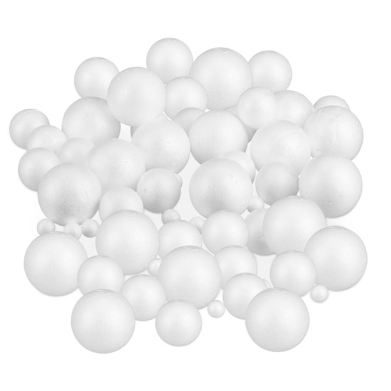 Un tas de boules blanches en polystyrène de différentes tailles.