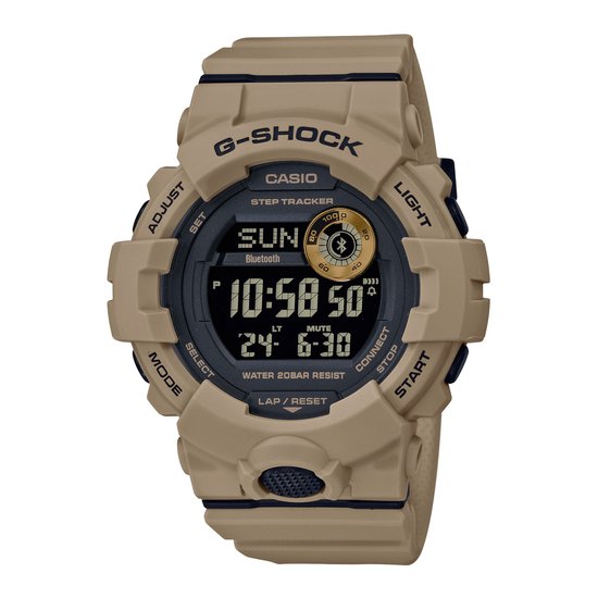 Bruin G-Shock horloge met "STEP TRACKER" en "Bluetooth" op de wijzerplaat.