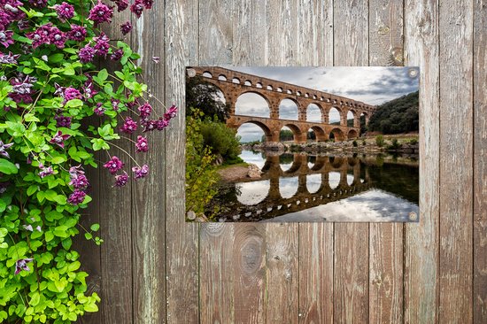 Reflet dans l'eau claire du Pont du Gard dans le sud de la France Poster de jardin 60x40 cm - petit - Toile de jardin / Toile d'extérieur / Peintures d'extérieur (décoration de jardin)