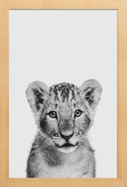 JUNIQE - Poster in houten lijst Lion Cub II Classic -30x45 /Wit &