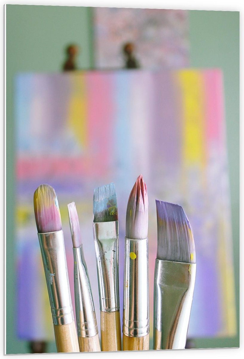 Forex - Verfkwasten met Schilderij op de Achtergrond - 60x90cm Foto op Forex