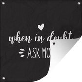 Citation de la fête des mères '' When in doute ask mom '' sur fond noir poster jardin 50x50 cm