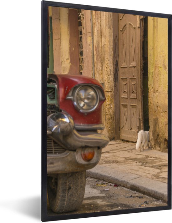 Fotolijst incl. Poster - Een Cubaanse oldtimer met een kat op straat in Havana - 20x30 cm - Posterlijst
