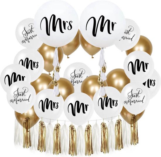 Décoration festive avec des ballons blancs et dorés, certains avec le texte 'Mr', 'Mrs', 'Just Married'.