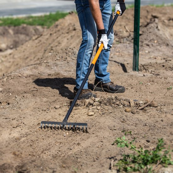KADAX hark, tuinhark van metaal, brede hark met 154,5 cm lange metalen steel, tuingereedschap voor wieden, bemesten, tuinhark voor gazon en bladeren (rechthoekig, 14 tanden) van Merkloos	 — afbeelding 5