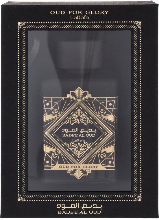Zwarte Lattafa "Oud For Glory" "Badee Al Oud" doos met gouden geometrisch design en een venster.