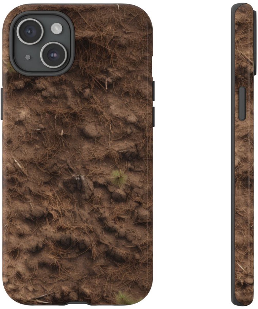 Bosgrond met Dennennaalden – Telefoonhoesje Geschikt voor iPhone 15 Plus