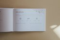 Een open kraamvisiteboek met een witte achtergrond. De rechterpagina bevat het formulier 'Mijn geboorte' met velden voor geboortegegevens.