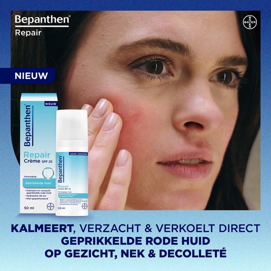 Model brengt Bepanthen Repair Crème SPF 25 aan op een rode, geprikkelde huid. Blauwe en witte verpakking naast haar.