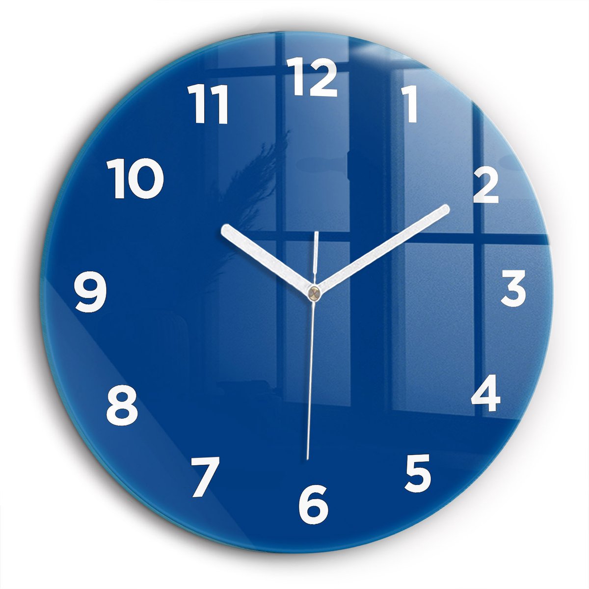Wallfluent Wandklok - Blauw Ronde Glas Klok - 60 cm x 60 cm - Blauw Wandklok - Witte Handen - Wandklok Met Cijfers - Wandklok Glas Woonkamer - Ronde Glazen Klok - Minimalistisch Wandklok - Ronde Glazen Wandklok