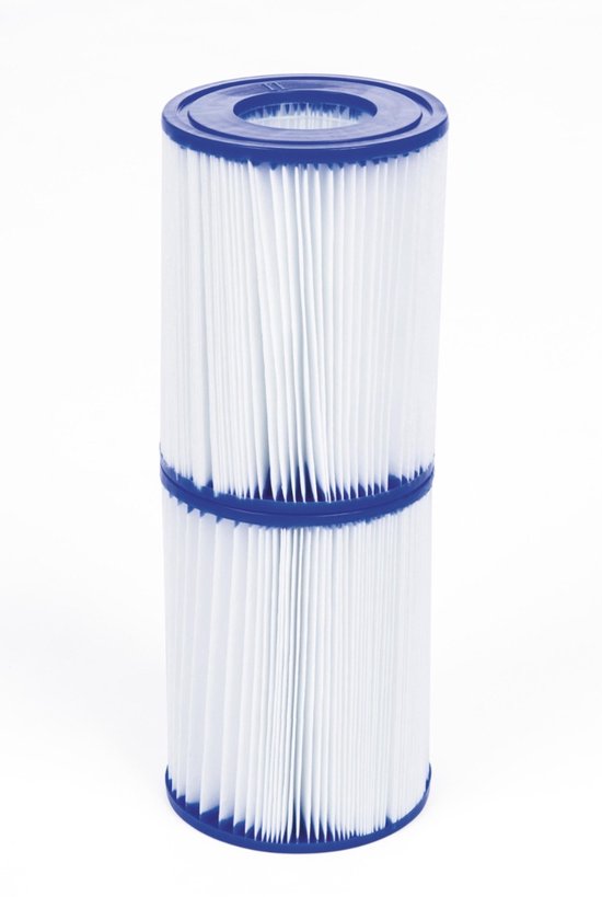 Twee gestapelde, witte Bestway type II zwembadfilters met blauwe uiteinden.