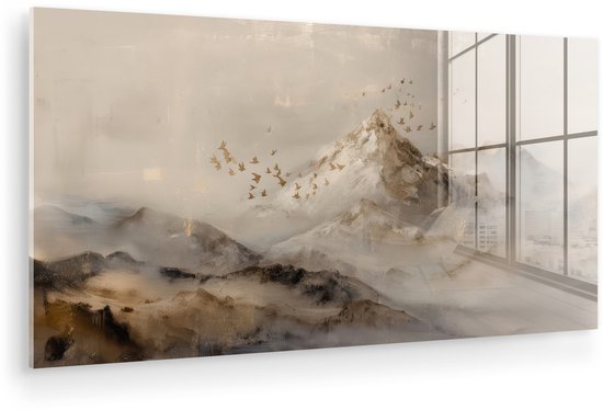 Glazen schilderij met een mistig berglandschap en vliegende vogels, afgebeeld met subtiele goudkleurige accenten.
