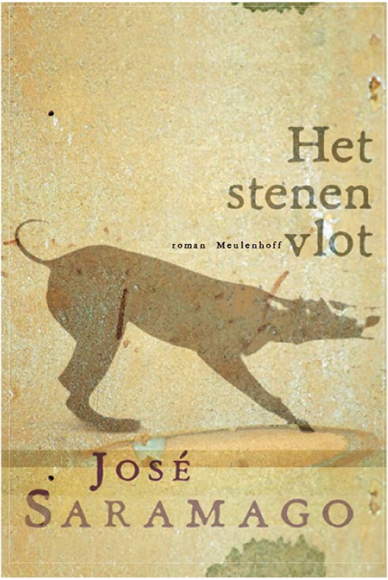 Boek "Het stenen vlot" van José Saramago. Cover met een silhouet van een hond op een verweerde, okerkleurige achtergrond.
