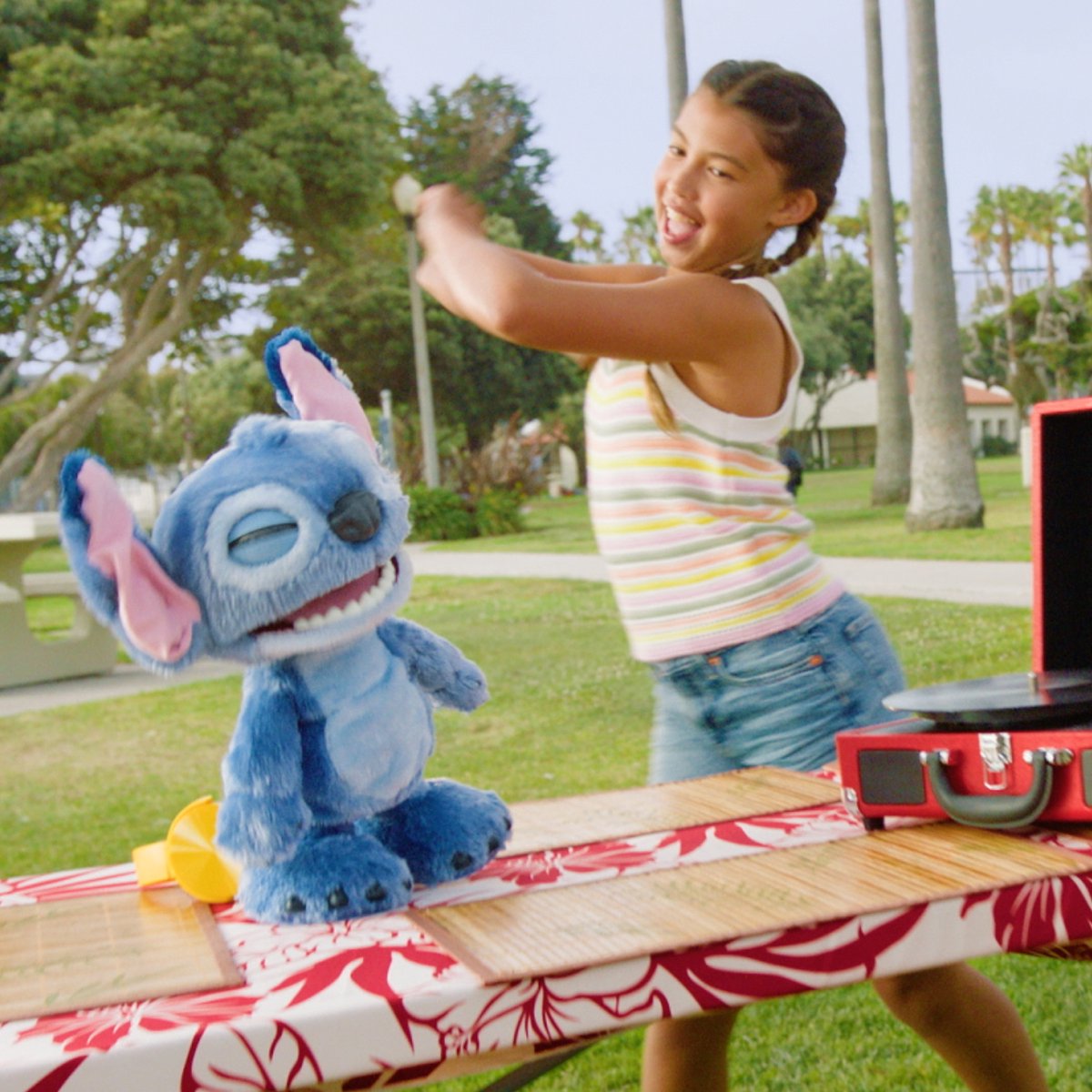 Disney Stitch - Ultimate Stitch - Interactieve pluchen knuffel - Brabbelt zijn Stitch taal, danst, zingt en beweegt — afbeelding 4