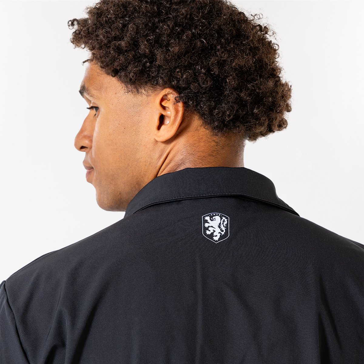 Nederlands Elftal Jas Heren - Maat L - Zwart - Voetbal - KNVB - Fankleding - Lifestyle - Fankleding - Officiële Merchandise